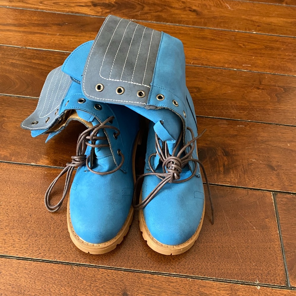 suede like blue & gray lace up boot size 6 - new near worn - Picture 3 of 7